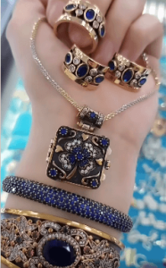 Classy & Dazzling Pendant Bracelet Set